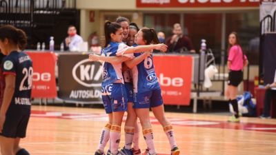 Las jugadoras del Sala Zaragoza celebran el triunfo. Sala Zaragoza