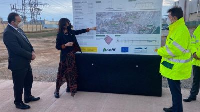 Ábalos visita la conexión ferroviaria en el Puerto de Sagunto
