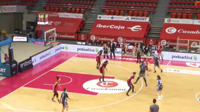 El Casademont Zaragoza femenino durante el partido.