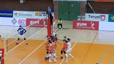 El CV Teruel durante el partido.