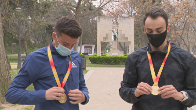 Carlos Mayo y Eduardo Menacho posan con sus medallas