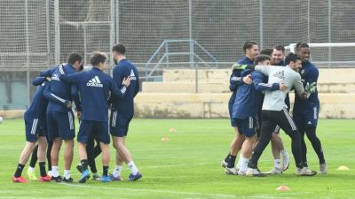 La plantilla del Real Zaragoza quiere recuperar esta tarde la senda de la victoria.