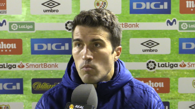 Alberto Zapater en zona mixta.