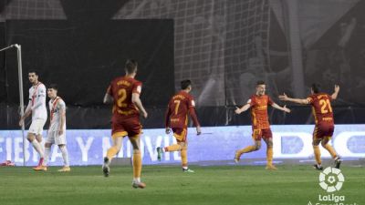 Zapater celebra con Nieto el segundo gol anotado en Vallecas el pasado viernes.