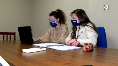Paula y Megan, dos docentes vacunadas con AstraZeneca
