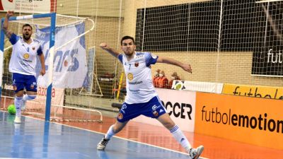 Javi Alonso celebra un tanto durante el encuentro de este miércoles. Foto: Pedro Luis Serrano