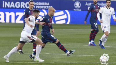 La SD Huesca busca tres importantes puntos ante Osasuna.