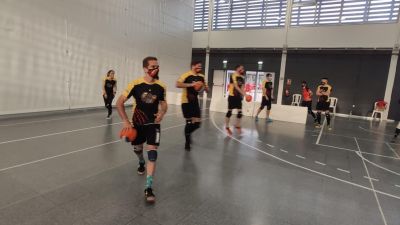 Instante de uno de los partidos de la Liga de Dodgeball de España disputado el pasado fin de semana en Utebo.