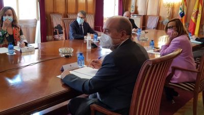 Las consejeras Mayte Pérez y Maru Díaz, y la delegada del Gobierno en Aragón, Pilar Alegría, en la visita del secretario de Estado de Telecomunicaciones a Teruel (Gobierno de Aragón)