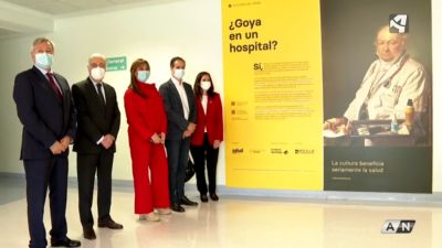 Sira Repollés, la tercera por la izquierda, junto al resto de autoridades durante la presentación de la exposición