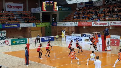 El CV Teruel durante el partido de este sábado en Los Planos.