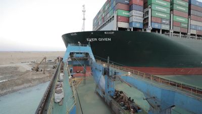 Buque Ever Given en Canal Suez (EFE)