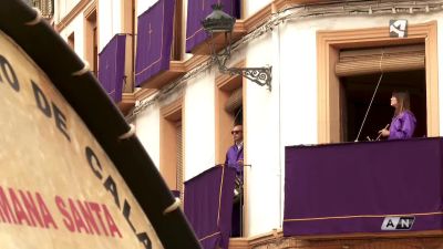 Los tambores de Calanda se han podido escuchar desde los balcones de las viviendas