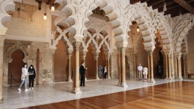 La Aljafería retoma las visitas por el 'Día de Aragón'.
