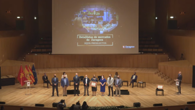 El acto de entrega del galardón de hijos predilectos al Colectivo de Detallistas de Mercados.