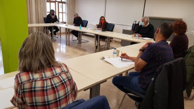 Imagen de la reunión mantenida entre Mayte Pérez y empresarios y representantes de la comarca del Matarraña.
