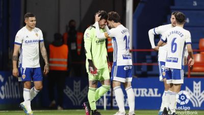 Cristian Álvarez celebra con Eguaras su gol en Lugo.