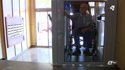 Persona en silla de ruedas.