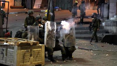 Las fuerzas armadas israelís durante el enfrentamiento con palestinos en Hebron.