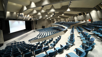 Una sala de congresos.