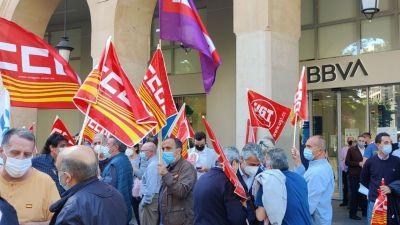 Movilizaciones frente a la sede de BBVA en Zaragoza.