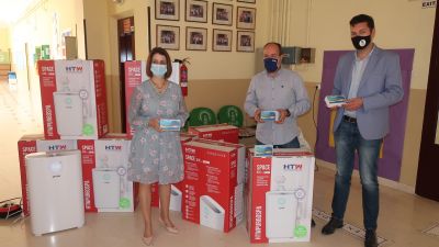 Acto de entrega de los filtros al Colegio Ensanche.