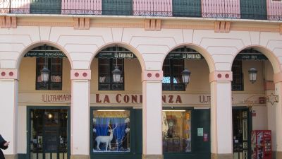 Pequeño comercio en Huesca.