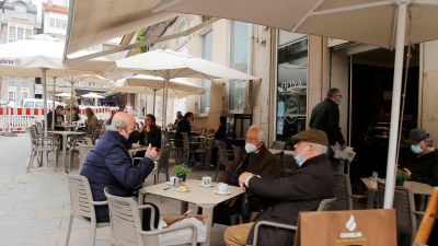 Terraza de bar durante la pandemia COVID-19.