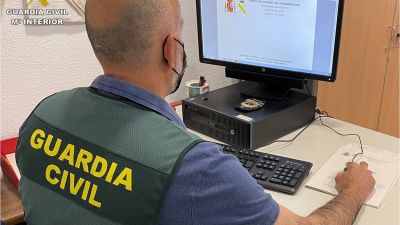 Guardia Civil investigando.