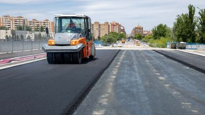 La prolongación de la Avenida ya empieza a lucir sus primeras capas de asfalto. Foto: Miguel G. García (Ayto. Zaragoza)