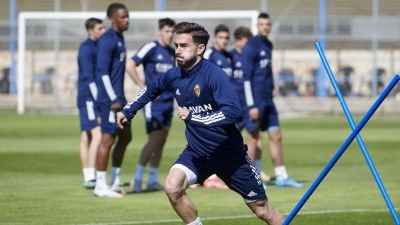 Javi Ros es una de las novedades en la lista para el duelo de esta noche.