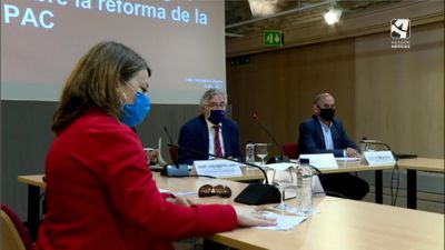 Joaquín Olona, en el centro, durante la reunión de este miércoles