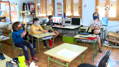 Alumnos en la escuela de Paúles de Sarsa (Huesca).