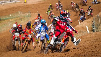 Rubén Fernández en cabeza en la segunda carrera del campeonato de Motocross en Motorland Aragón. Foto: MotorLand Aragón.