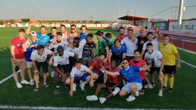 Los jugadores del Cariñena celebran la permanencia. Imagen: Twitter CD Cariñena