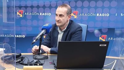 Enrique Bernal, en los estudios de Aragón Radio, en una foto de archivo.