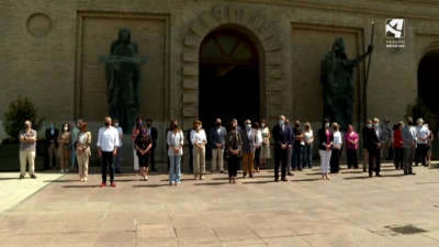 Minuto de silencio guardado este lunes por las víctimas de la violencia de género en Zaragoza.