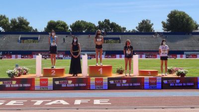 Gabriela Sanz (segunda por la derecha), en el podio del Nacional absoluto.