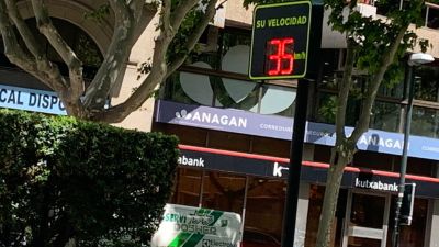 Panel indicador de velocidad en Zaragoza.