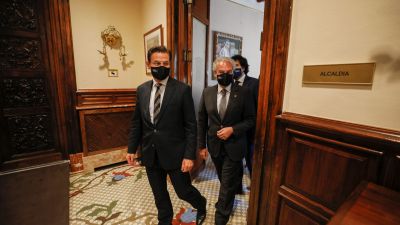 El alcalde de Granada, Luis Salvador, presenta su renuncia.