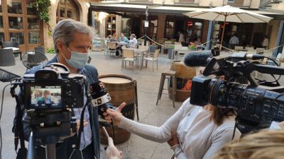 El líder de Ciudadanos en Aragón, Daniel Pérez Calvo, ante los medios de comunicación en Daroca.