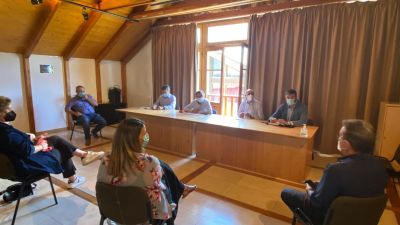 El presidente del PP-Aragón, Luis María Beamonte, se ha reunido con la Asociación Empresarial Valle de Tena (EP).