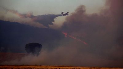 Labores de extinción del incendio en el Monte Yerga, en La Rioja (EFE).
