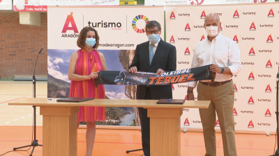 Una imagen de la firma del acuerdo entre el CV Teruel y Turismo de Aragón que ha tenido lugar esta mañana.