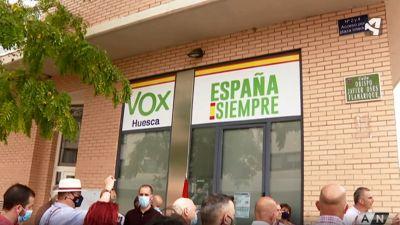 Fachada de la nueva sede de Vox, en Huesca.