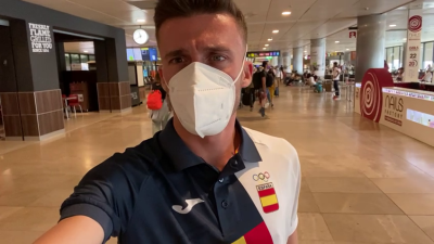 Carlos Mayo, en el aeropuerto de Baraja este viernes.