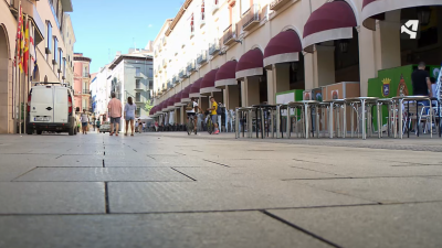La calle Porches de Galicia de Huesca, casi vacía.