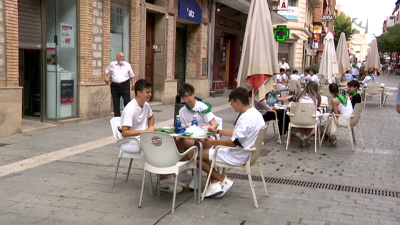 Jóvenes en las Fiestas de San Lorenzo de Huesca.