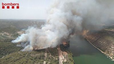 Vista aérea del incendio. (Foto: Bombers)