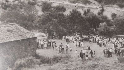Fotografía de la romería al Monasterio de Santa María de Obarra en 1950-1960.